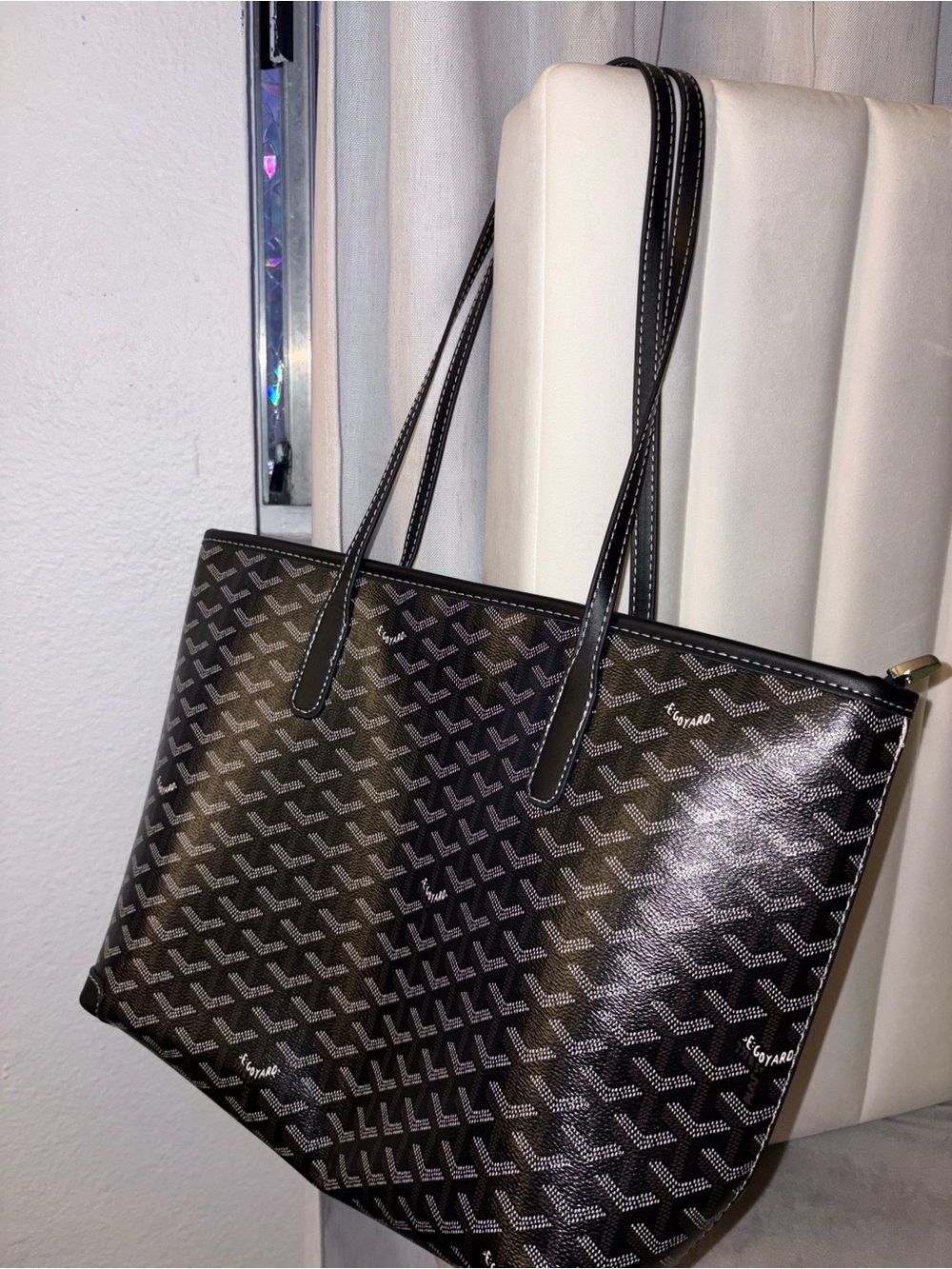 Black Patterned Tote Bag - Luxury-Inspired Women's Handbag - Picture 3 of 5